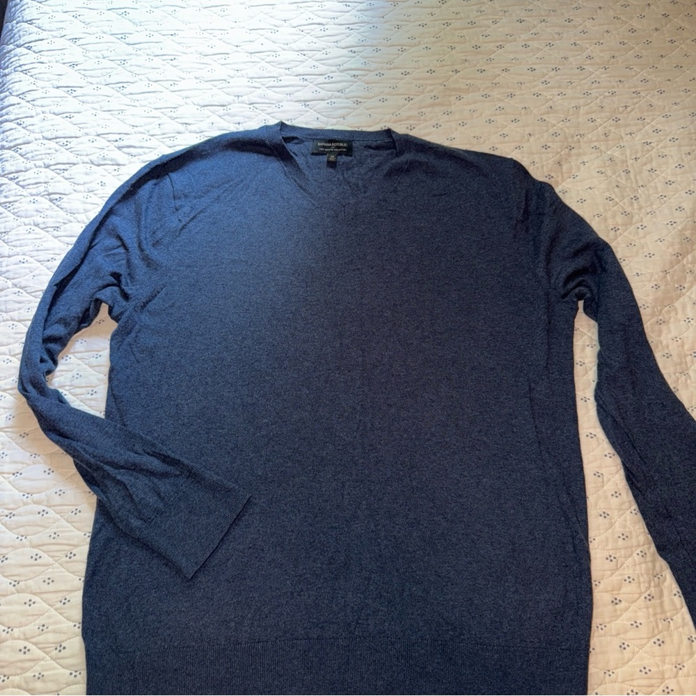 Banana Republic Men’s B-Neck Luxe collection Blue Sweater XL Cotton Blend